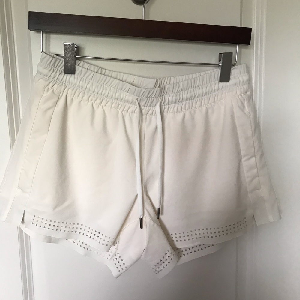 Athleta cream shorts